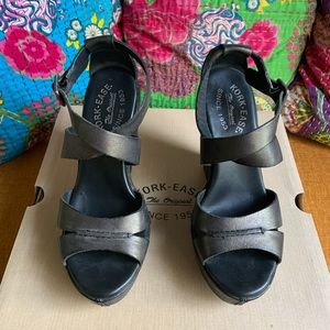Kork-ease black metallic wedges